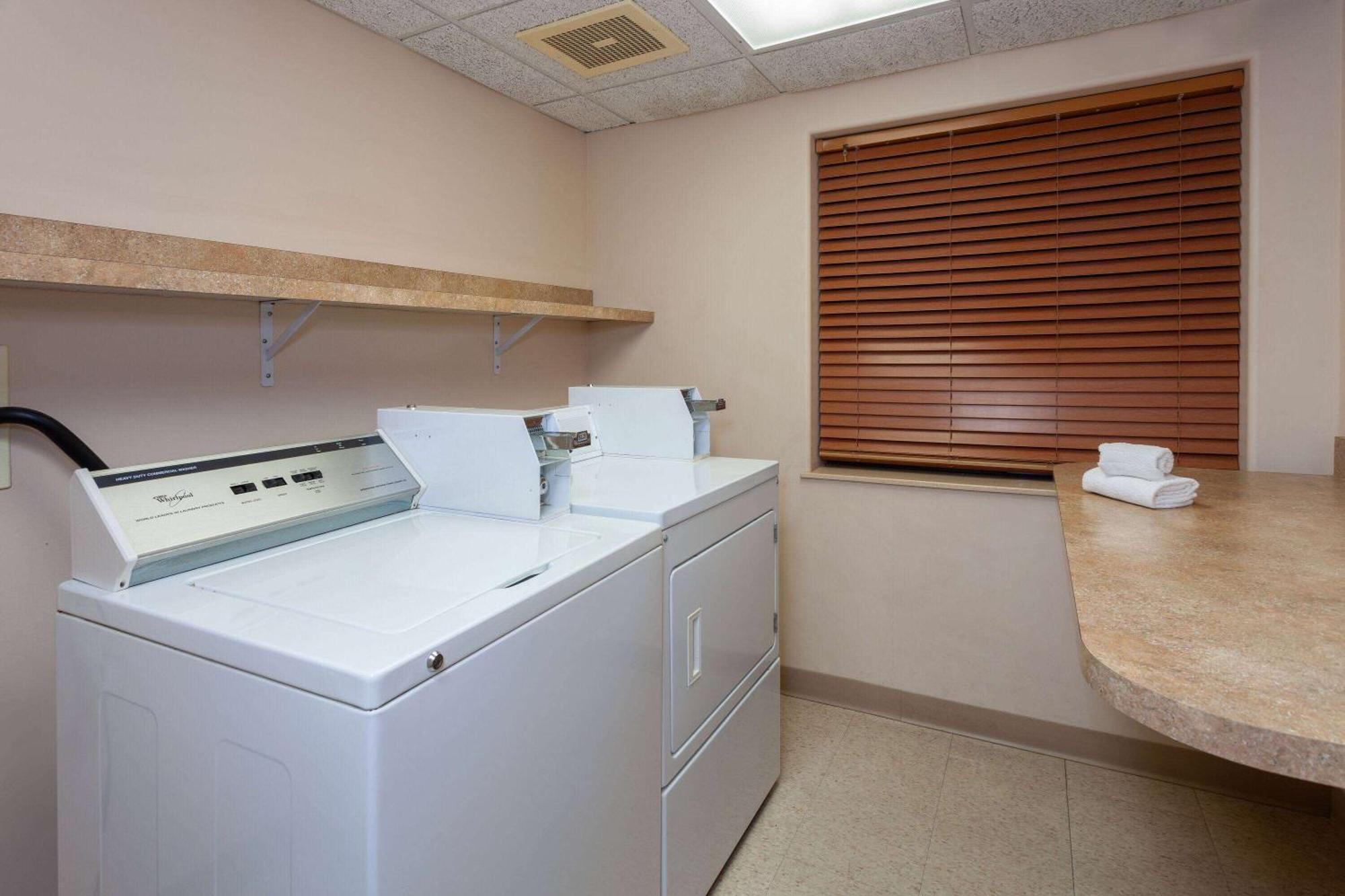 Americinn By Wyndham Peoria Extérieur photo