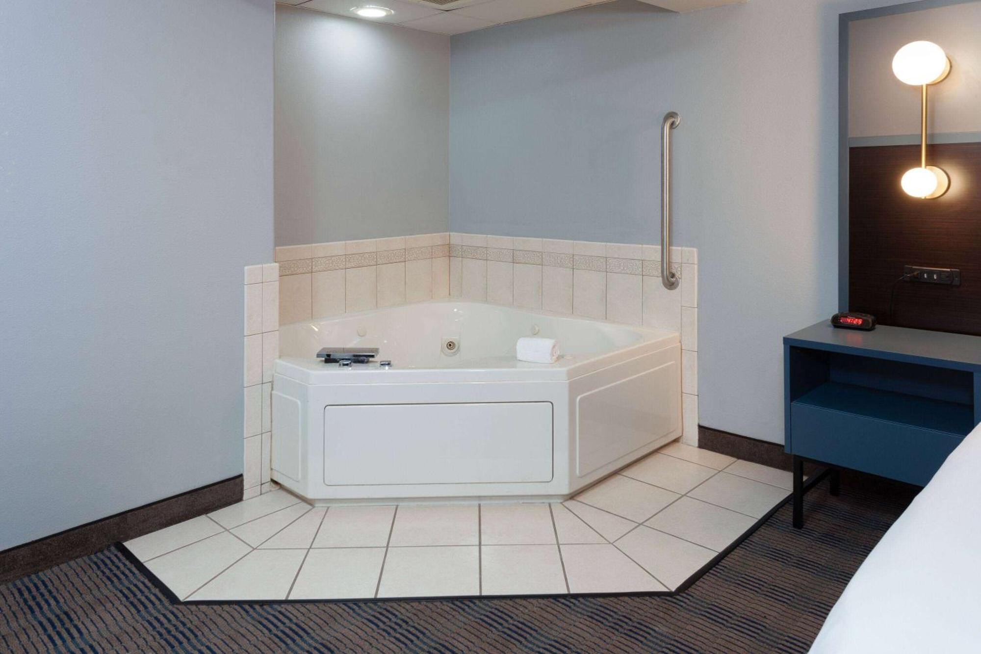 Americinn By Wyndham Peoria Extérieur photo