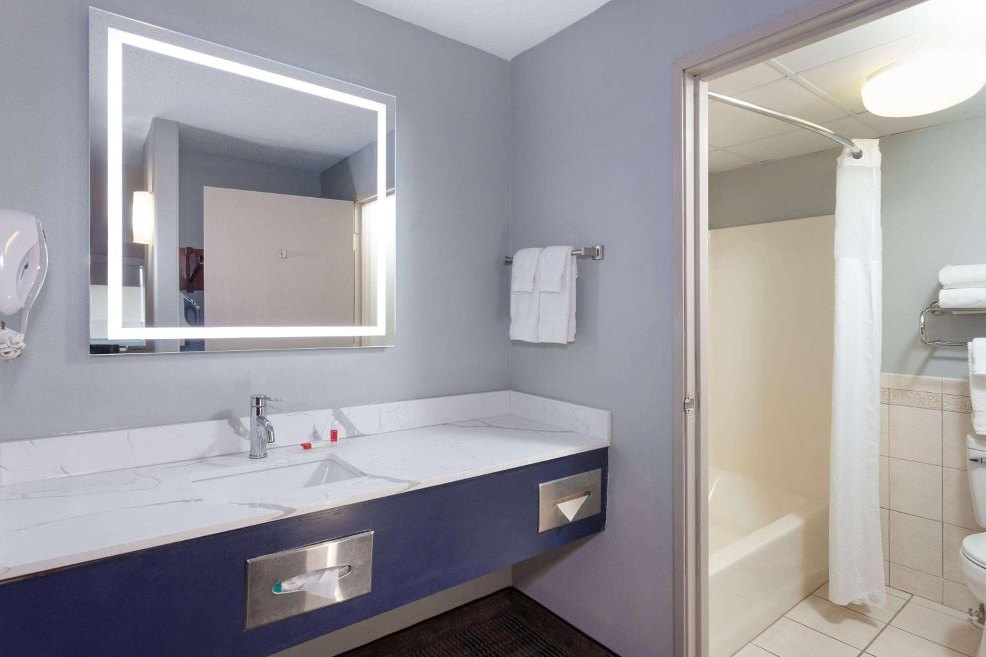 Americinn By Wyndham Peoria Extérieur photo